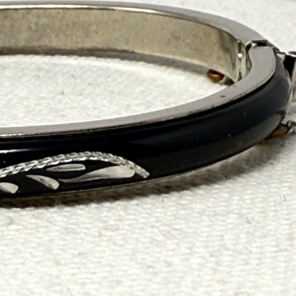 Vintage Black Enamel Etched Silver Tone‎ Hinged Bangle Bracelet Dainty Minimal - Picture 3 of 7